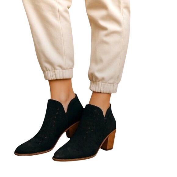 SOFFT Black Suede Chelsea Statement Booties Women’s Size 7.5 Cushioned Foot EUC - Picture 2 of 7